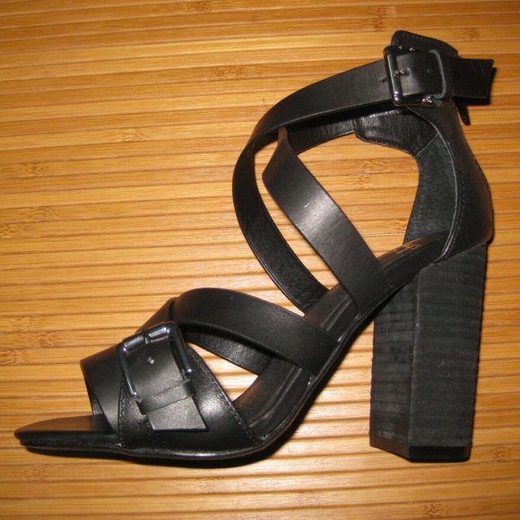 Shellys London Black Coessa Strappy Chunky Heel Sandals Size 6 NIB Open Toe - Picture 7 of 9